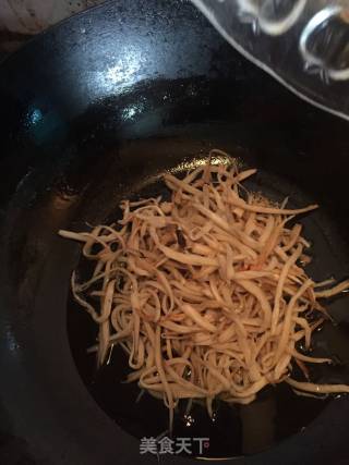 手撕杏鲍菇的做法步骤：3