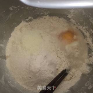 蔓越莓奶酪排包的做法步骤：1