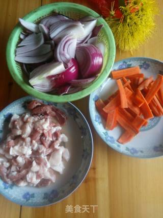 洋葱炒肉的做法步骤：2