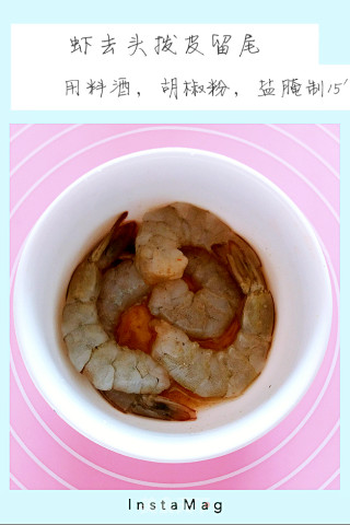 凤尾虾球的做法步骤：2