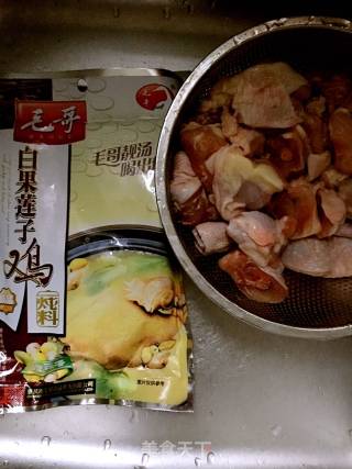 白果莲子鸡汤的做法步骤：1