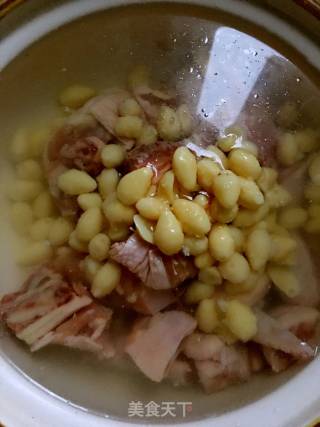 白果莲子鸡汤的做法步骤：2
