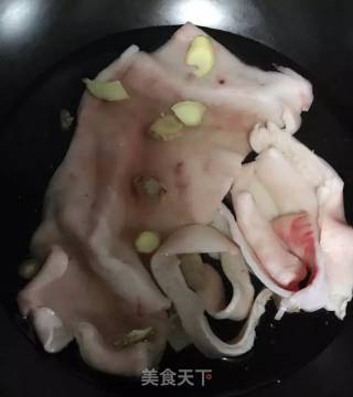 养颜肉皮冻的做法步骤：2