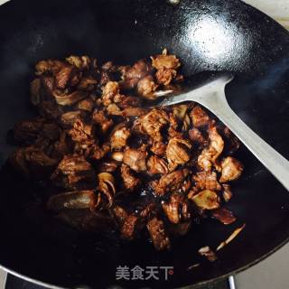 土豆炖牛腩的做法步骤：3