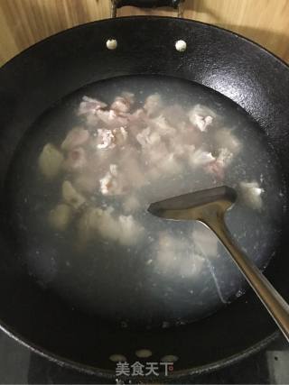 酸酸甜甜就是番茄排骨的做法步骤：2