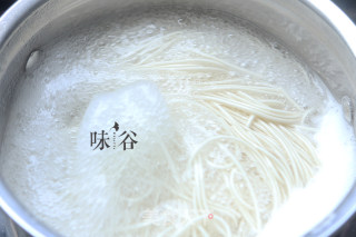 家常清汤牛腩面的做法步骤：4