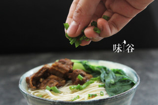 家常清汤牛腩面的做法步骤：9