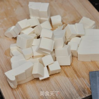 青豆火腿烩豆腐的做法步骤：1