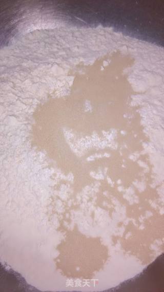 豆沙玫瑰卷的做法步骤：3