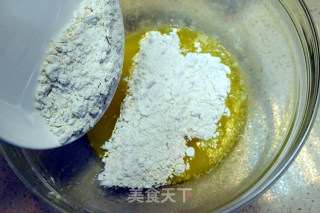 樱花蛋糕卷  德普烘焙实验室的做法步骤：3