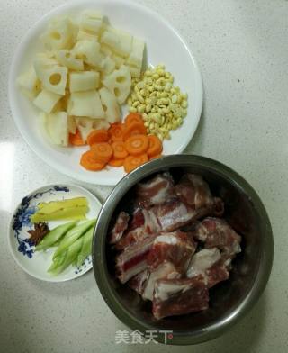 莲藕排骨汤的做法步骤：1