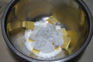 圣诞节的焦糖芯糖霜饼干的做法步骤：2