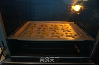 圣诞节的焦糖芯糖霜饼干的做法步骤：13