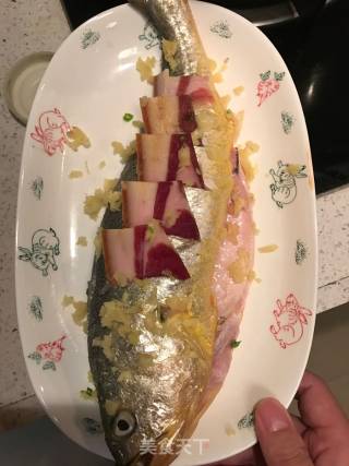 南风肉蒸黄鱼的做法步骤：3