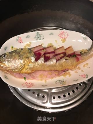 南风肉蒸黄鱼的做法步骤：4