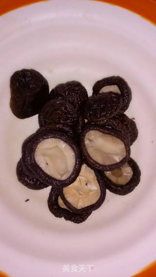 香菇鲜肉酿的做法步骤：2