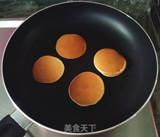 香蕉牛奶松饼的做法步骤：12