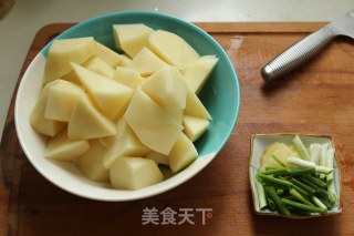 【土豆焖饭】回忆起儿时的柴火饭的做法步骤：1