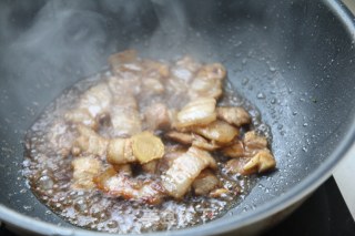 【五花肉芋头焖饭】吃一辈子都吃不腻的一碗饭的做法步骤：3