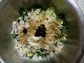 蚝油菠菜虾皮小笼包儿《补钙补铁菠菜小笼包儿》的做法步骤：3