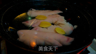 猪蹄冻----高逼格新年宴客菜的做法步骤：2