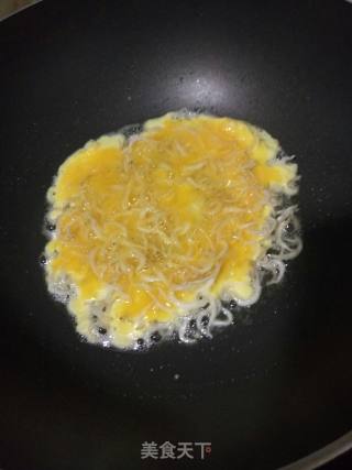 银鱼煎蛋的做法步骤：3