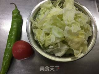 爆炒圆白菜的做法步骤：1