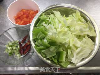 爆炒圆白菜的做法步骤：2