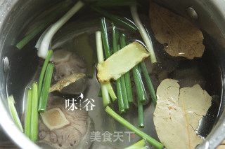 番茄牛尾汤的做法步骤：4