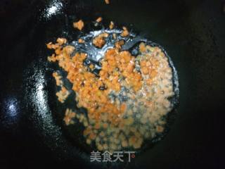 果蔬酱油炒饭《青椒胡萝卜香肠丁炒饭》的做法步骤：3