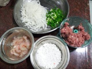 虾仁肉末萝卜煎，这是海虾，给取个名叫“海陆煎”，哈哈的做法步骤：2