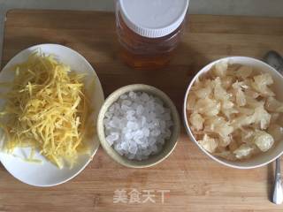 冬日甜蜜饮品——蜂蜜柚子茶的做法步骤：1