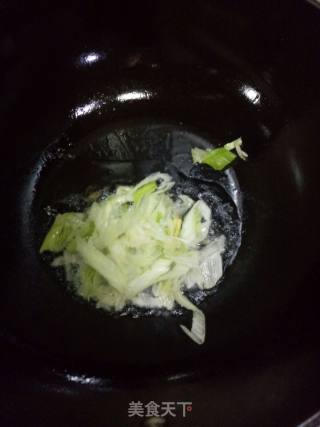 素炒西葫芦干豆腐~角瓜炒豆皮的做法步骤：2