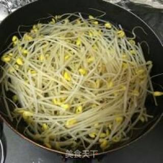 凉拌香葱豆芽的做法步骤：2