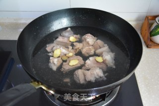 糖醋排骨的做法步骤：2
