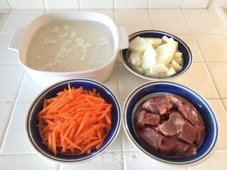 新疆羊肉抓饭的做法步骤：1