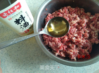 黑椒牛肉洋葱馅饼的做法步骤：2