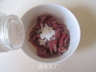 黑椒牛肉炒乌冬面的做法步骤：3