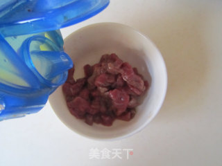 黑椒牛肉炒乌冬面的做法步骤：4