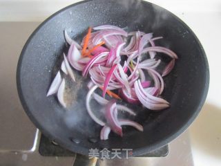黑椒牛肉炒乌冬面的做法步骤：7