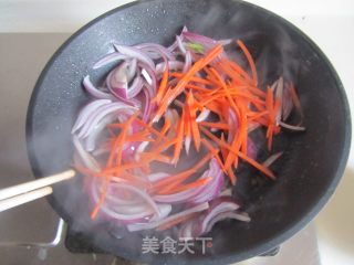 黑椒牛肉炒乌冬面的做法步骤：8