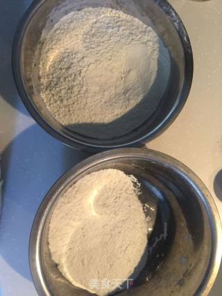 老婆饼的做法步骤：1