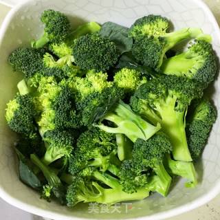 水煮西兰花的做法步骤：2