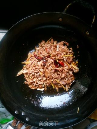 蒜台炒肉丝的做法步骤：3