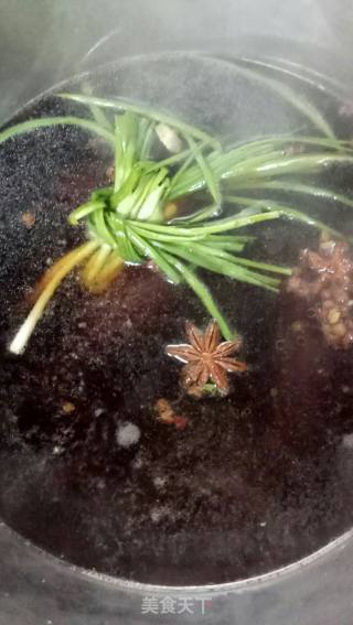 秘制卤鸭腿的做法步骤：4