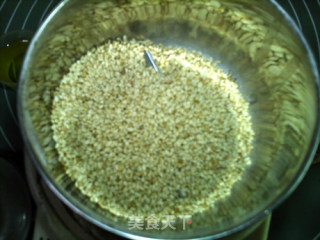 软糯芝麻菱角糕的做法步骤：2
