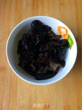 鱼香白菜的做法步骤：1