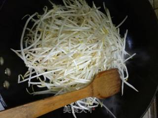 豆芽韭菜小炒（白玉从中一点绿）的做法步骤：4