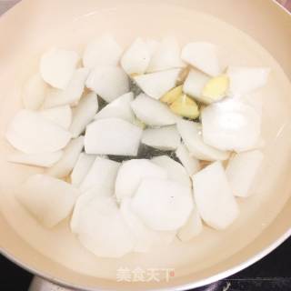 萝卜焖牛肉的做法步骤：2