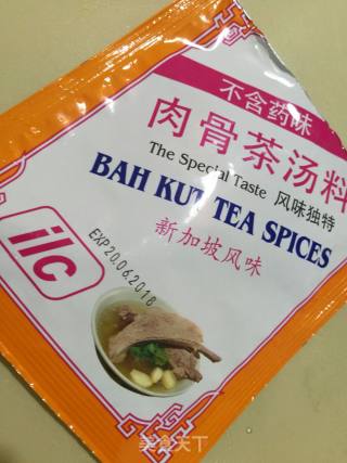 新加坡肉骨茶的做法步骤：1